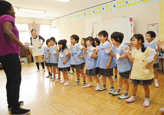 国際的な目を養う異文化交流教室（年長・隔週）