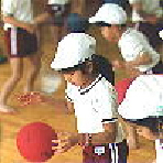 安全に体が動くために (転んだとき手が出ます) 。運動教室